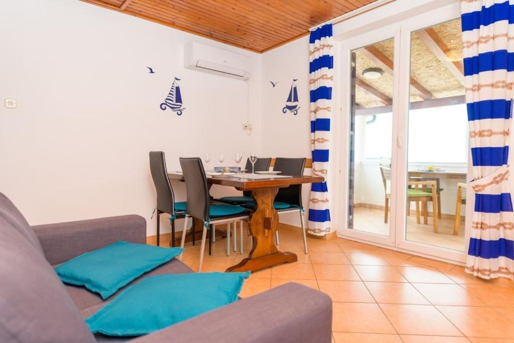 Apartments By The Sea Nerezine, Losinj - 7963 Kültér fotó